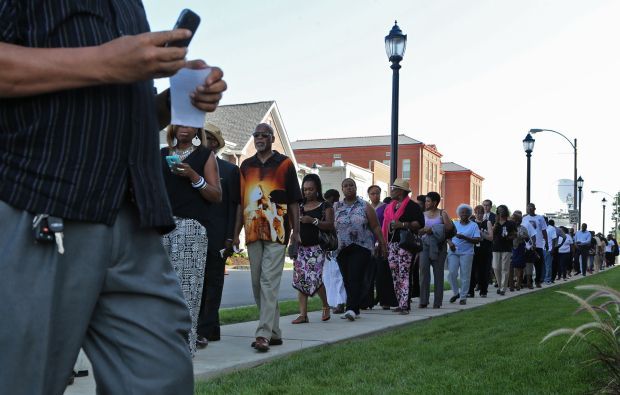 Thousands try to attend Michael Brown funeral Monday